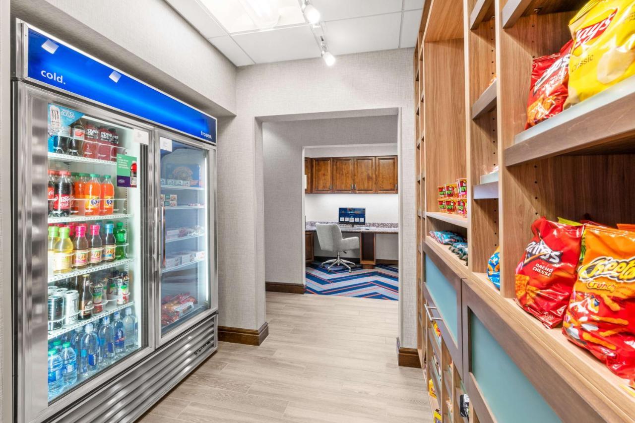 Hampton Inn & Suites Fairbanks Buitenkant foto