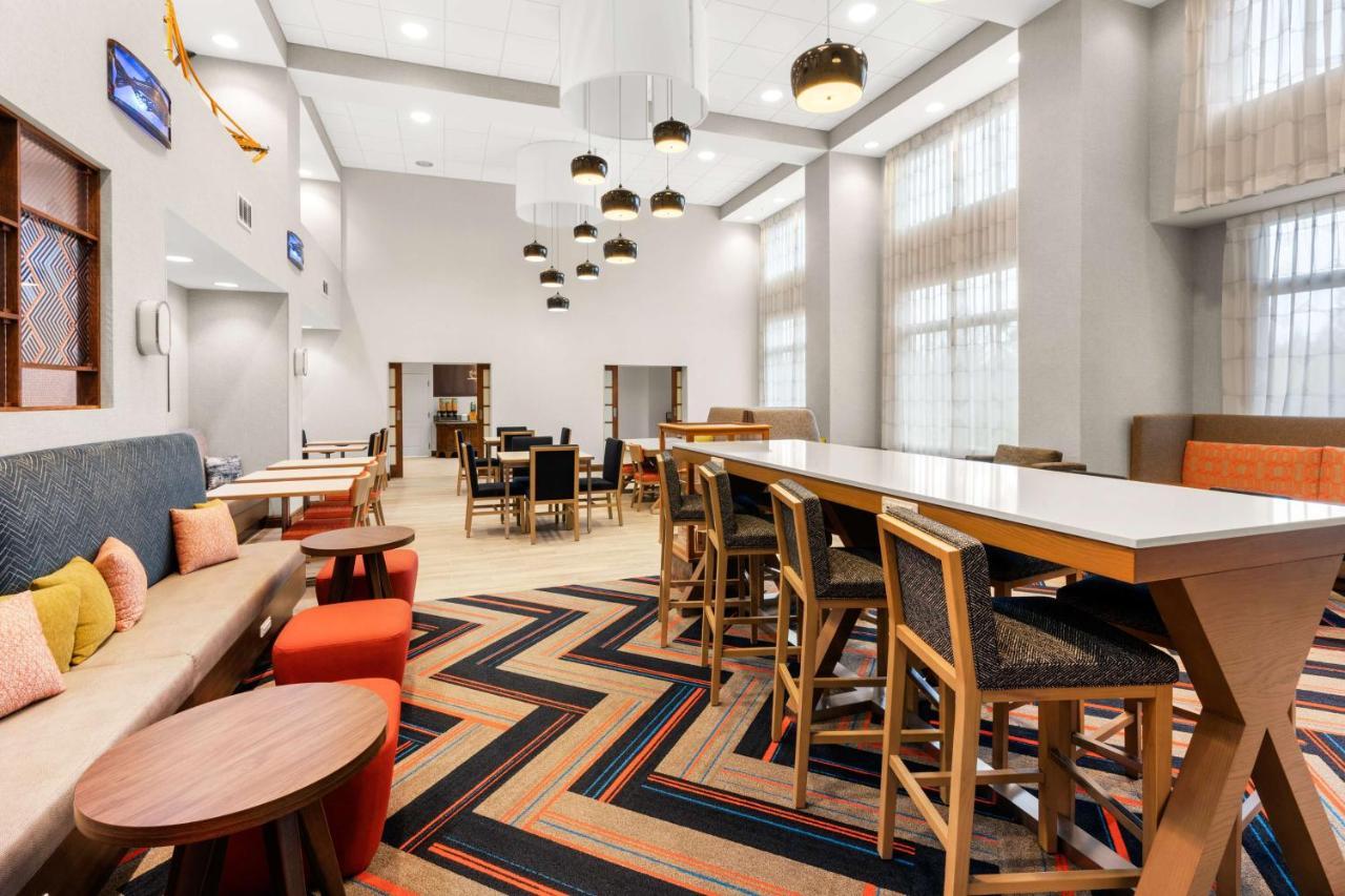 Hampton Inn & Suites Fairbanks Buitenkant foto